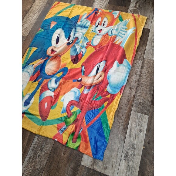 NEW! Sonic the Hedgehog 40" x 50" Soft Fleece Blanket, Sonic, Knuckles and Tails - Picture 2 of 4